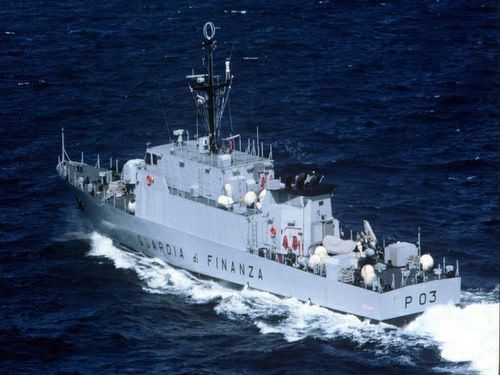 Crotone, gli sbarchi al porto continuano: soccorsi 48 migranti