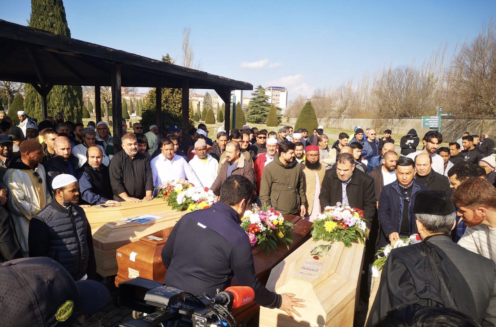 Strage di migranti, a Bologna le esequie di sette salme