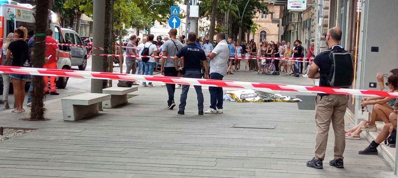 Civitanova Marche, fa apprezzamenti su una donna: ucciso a bastonate
