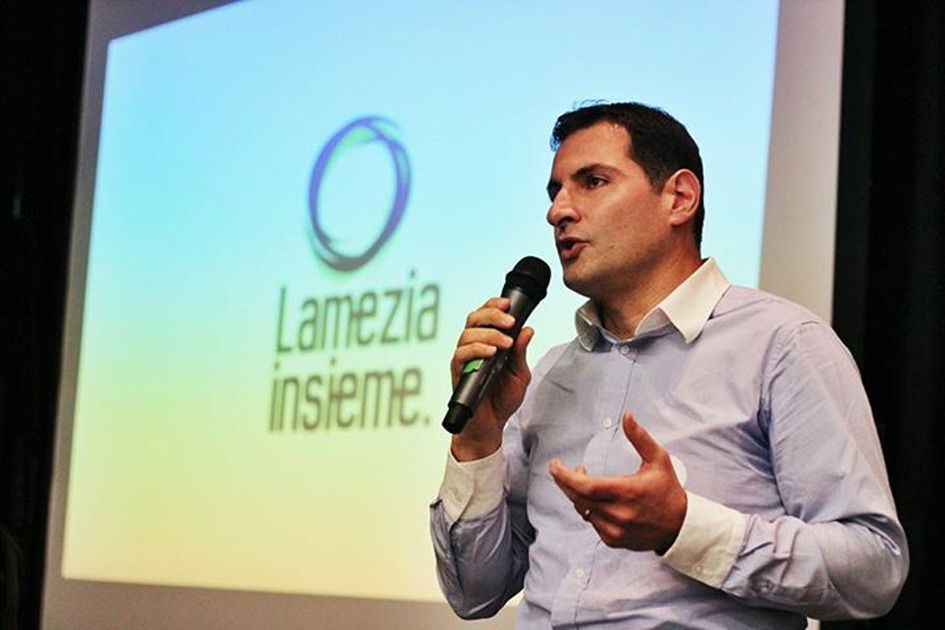 «Giorni di attesa per una carta d’identità. Situazione grave a Lamezia»