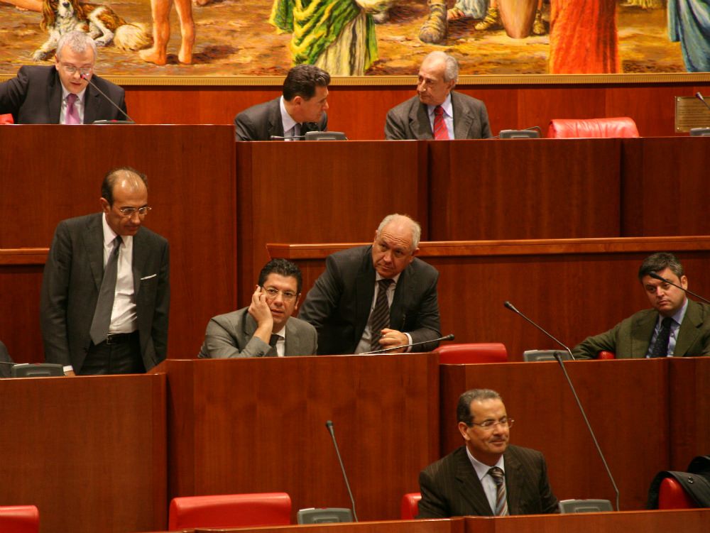 Scopelliti chiede "protezione" a Berlusconi: «In Calabria sono sotto attacco»