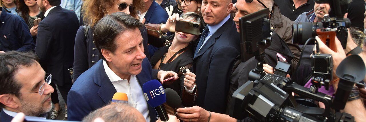Conte aggredito da un No Vax in Toscana – IL VIDEO