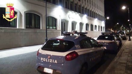 Rissa a Reggio nella movida di Natale, la Polizia arresta sei persone