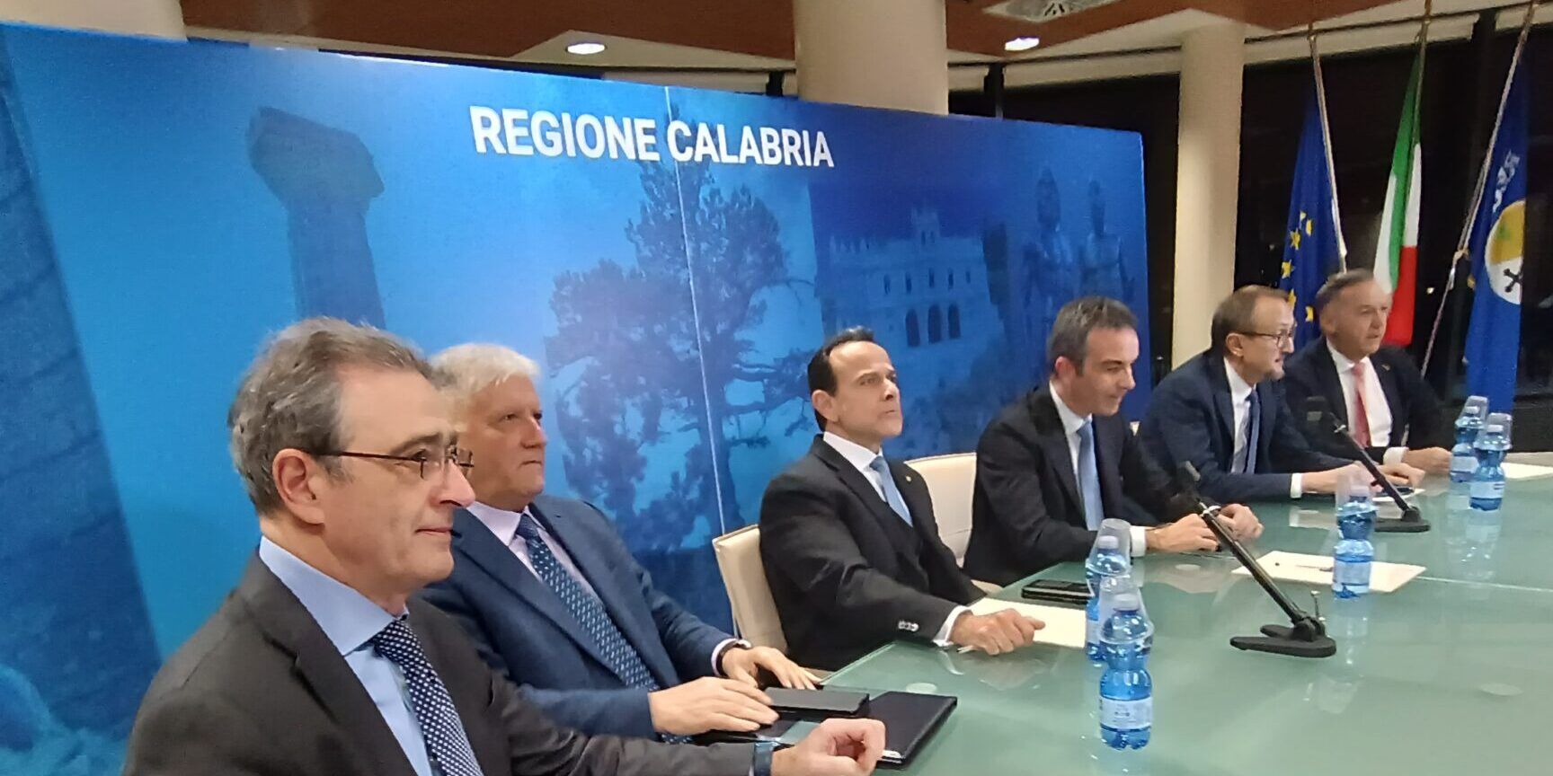 Per Minenna primo step su rifiuti e acqua. Occhiuto: è abituato a fare tardi, come me