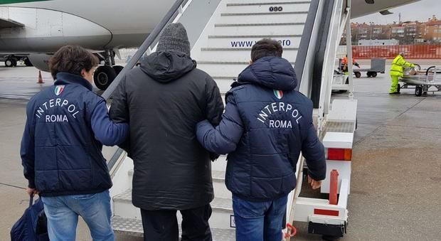 ‘Ndrangheta e spaccio a Roma,  ricercato albanese estradato in Italia