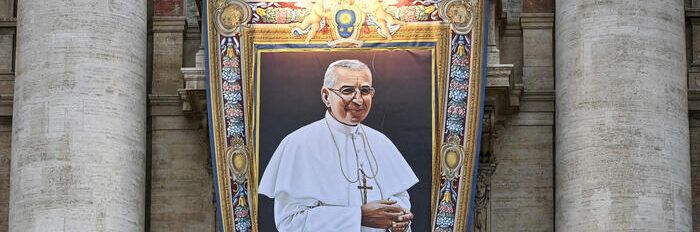 Papa Luciani beato, applauso della folla a San Pietro