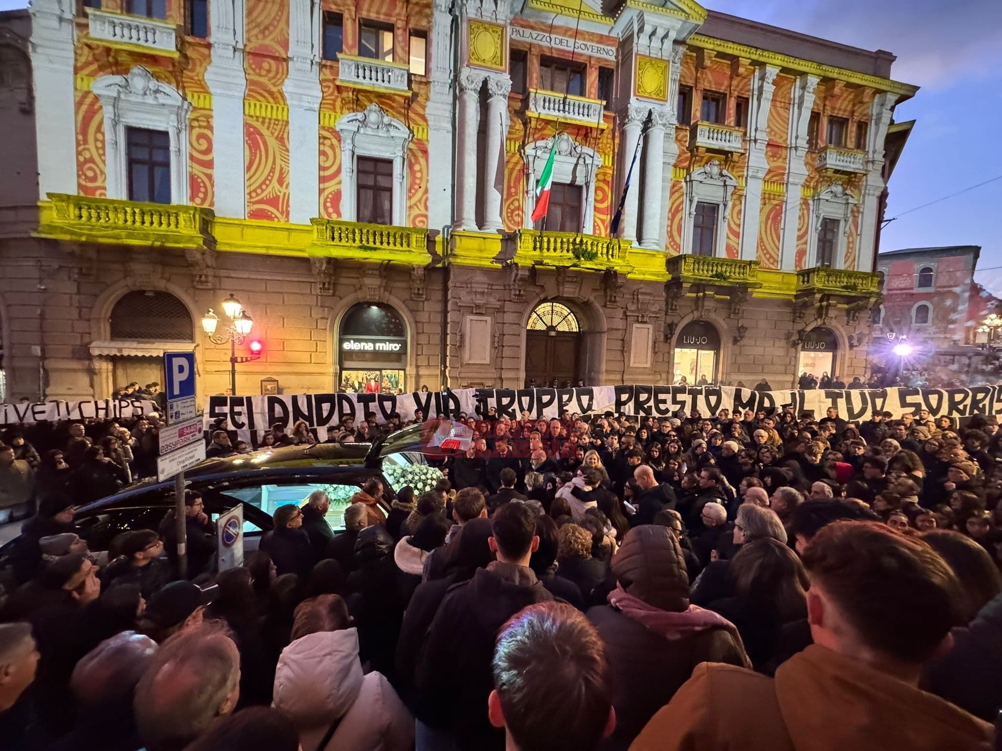 Catanzaro nel dolore per l’ultimo saluto a Riccardo Fabiano – FOTO