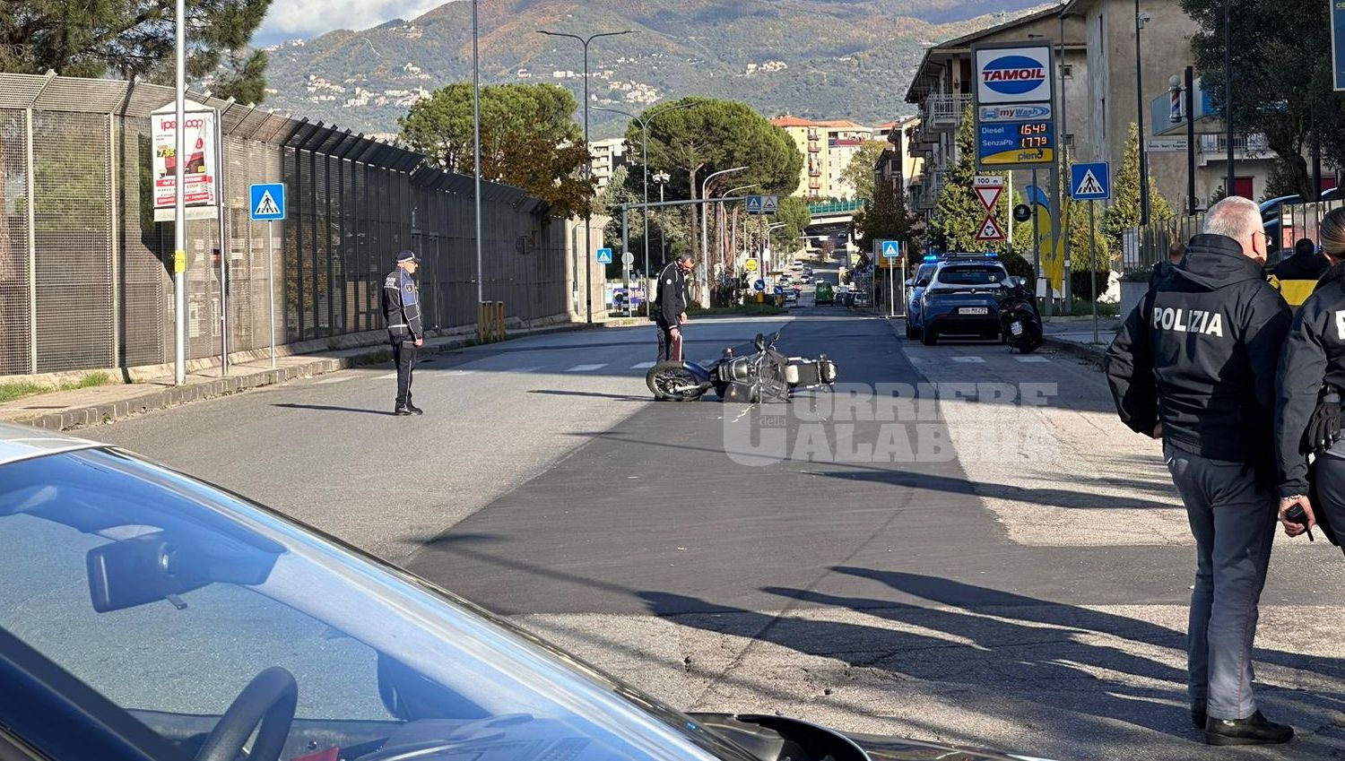 Cosenza, scontro auto-moto in via degli Stadi. Un ferito