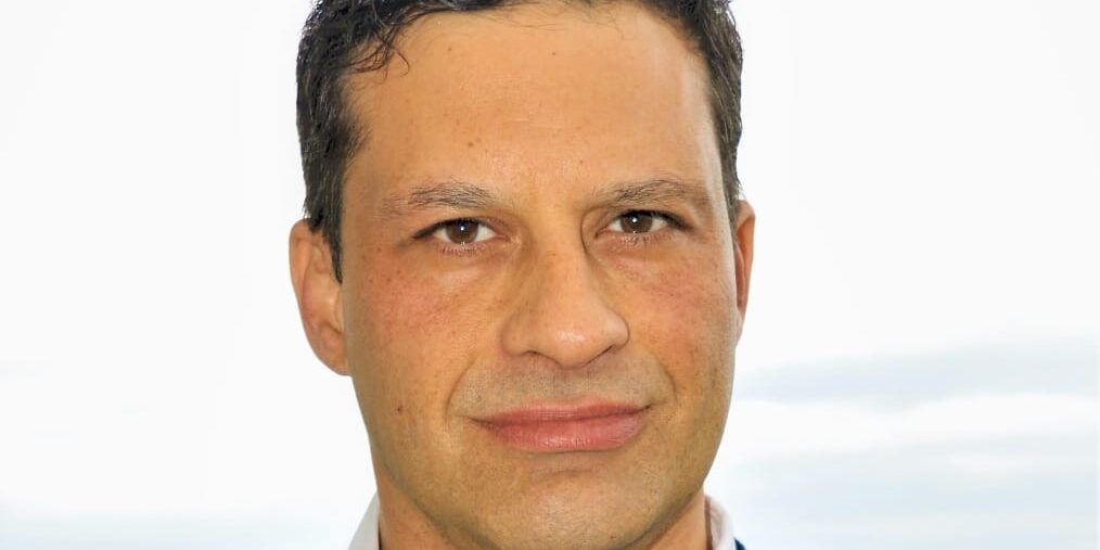 L’avvocato ferito: «Colpito al torace con un coltello da sub dal mio cliente» – VIDEO