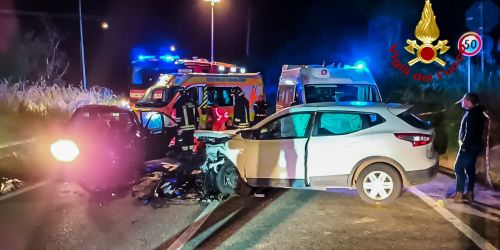 Acri, un morto e quattro feriti in un incidente sulla statale 660