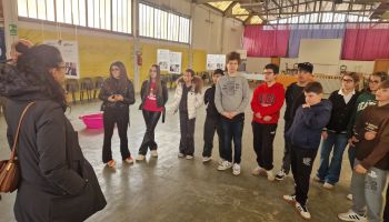 Cosenza, solidarietà sotto la pioggia: i ragazzi della scuola “G.B. Vico” volontari di Cena InFiera