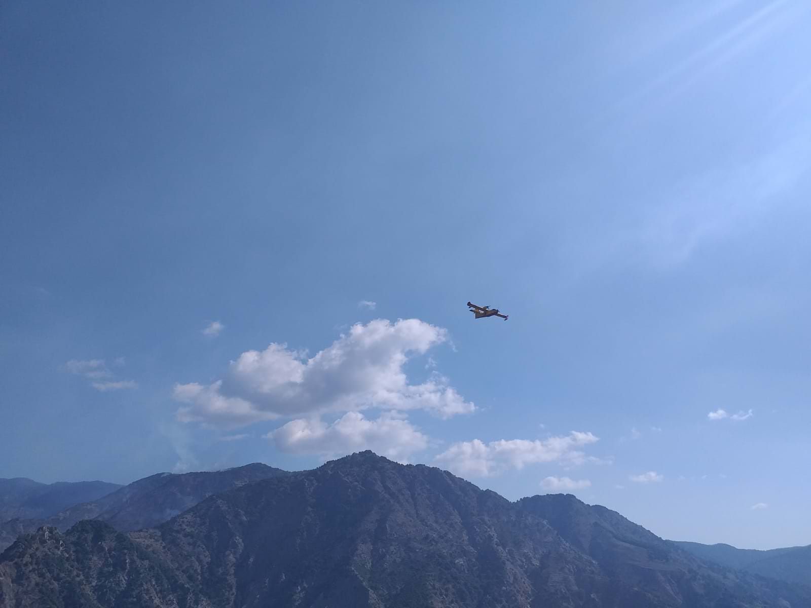 Emergenza incendi in Calabria, oltre 100 roghi al giorno