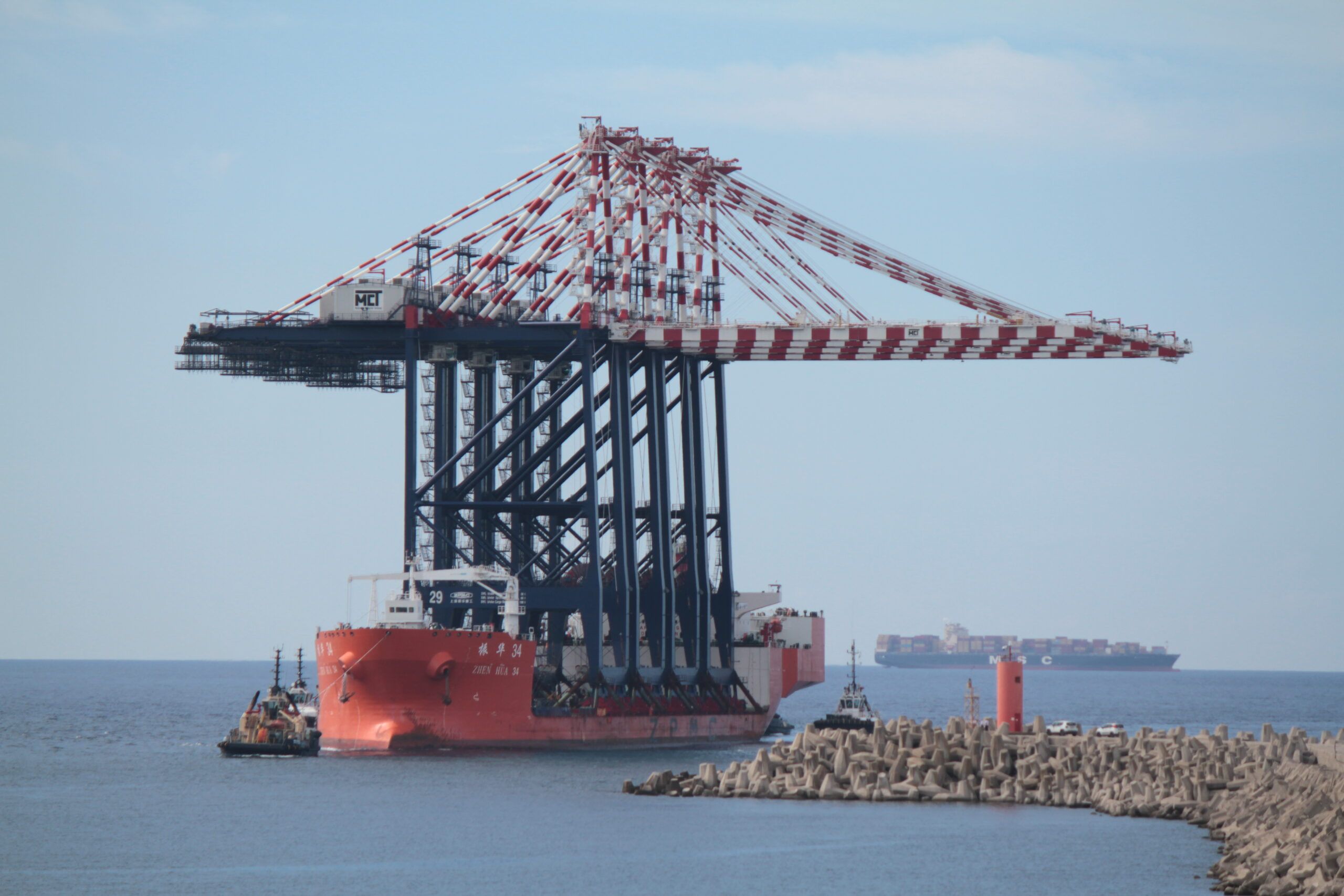 Gioia Tauro, arrivate al porto quattro nuove gru di banchina