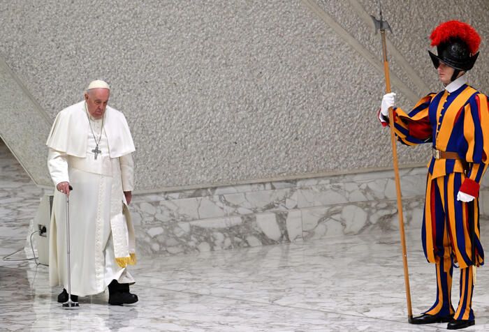 Il Papa: «Beni della Santa Sede depredati da certi chierici e “amici” laici»