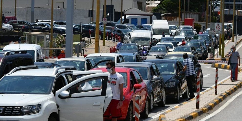 Esodo di Ferragosto da bollino nero: code in aumento, tre ore di attesa agli imbarchi per la Sicilia