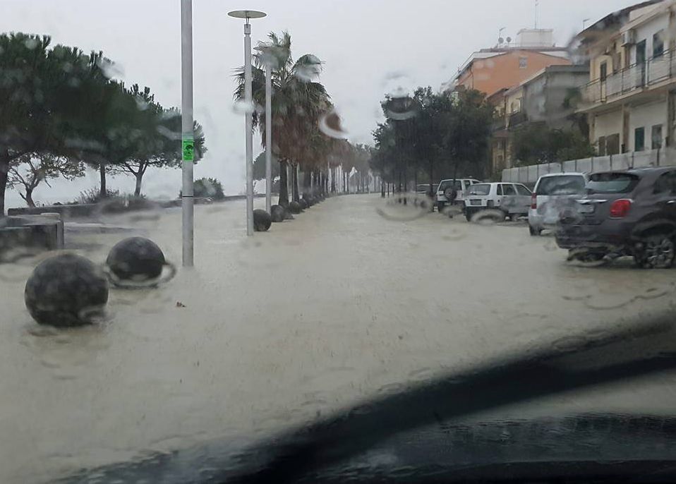 Maltempo, allerta rossa anche per oggi