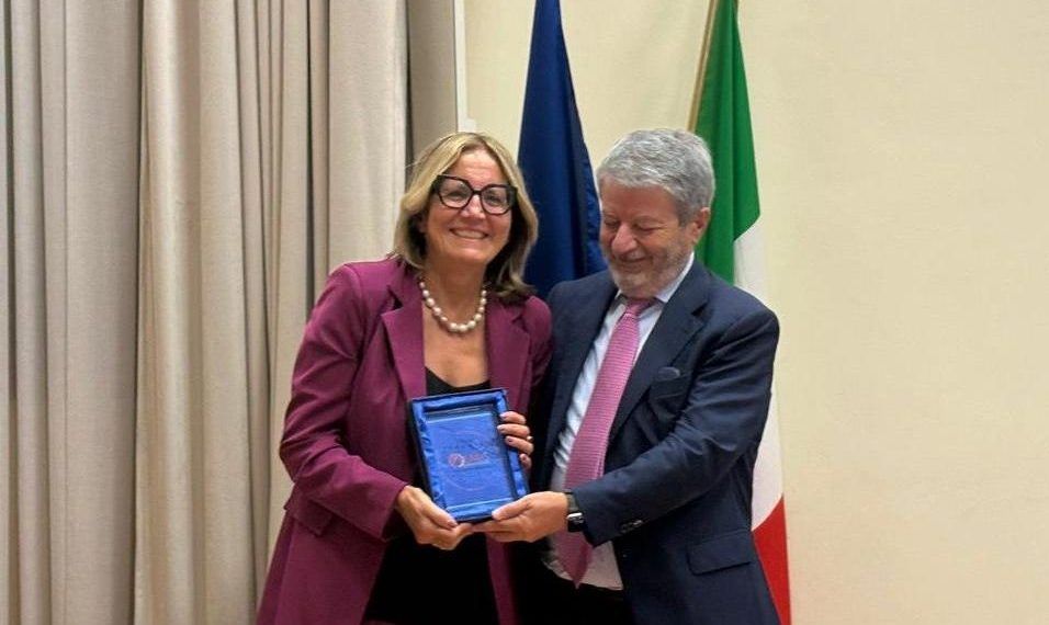 Sanità e leadership femminile, Tiziana Frittelli riceve il premio Leads