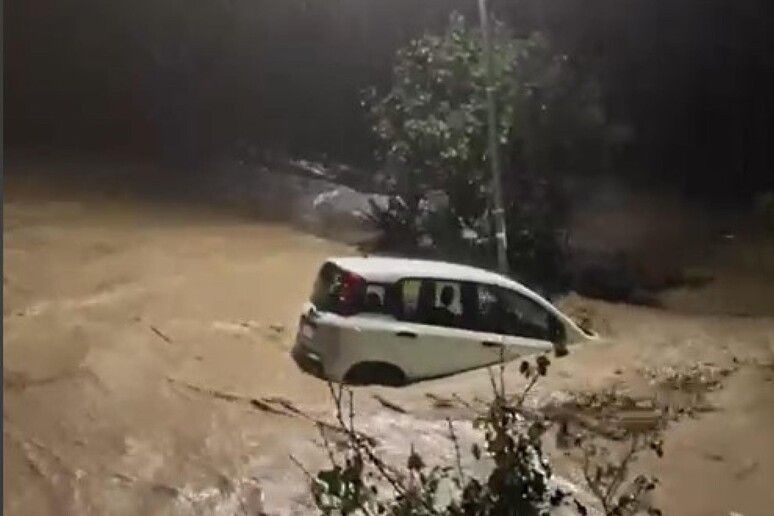 Maltempo al nord, ci sono vittime. Atteso il picco dell’Arno