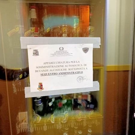 Erogava alcolici dopo la mezzanotte, distributore sequestrato a Lamezia