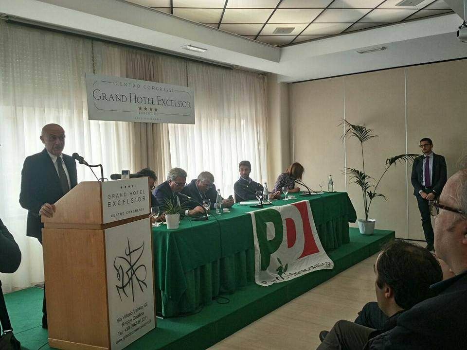 Minniti: «Il Partito ha bisogno di una leadership giovane come Matteo Renzi»