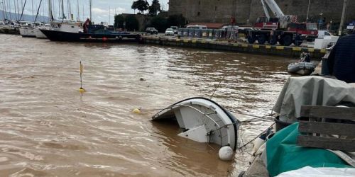 Nubifragio all'isola d'Elba, i vigili del fuoco salvano 28 persone bloccate nelle auto