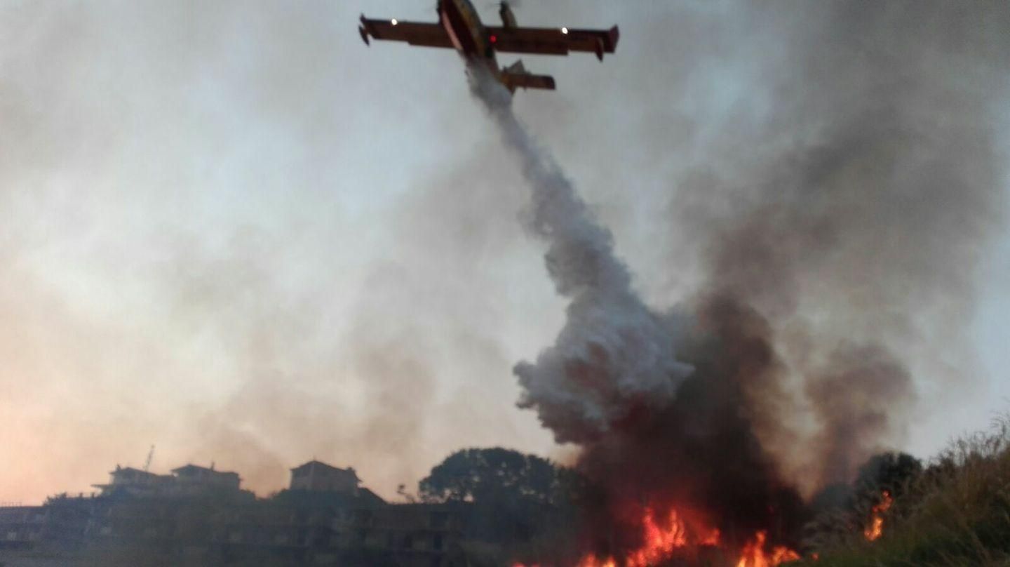 Incendi a Cosenza, è un bollettino di guerra – VIDEO e FOTO