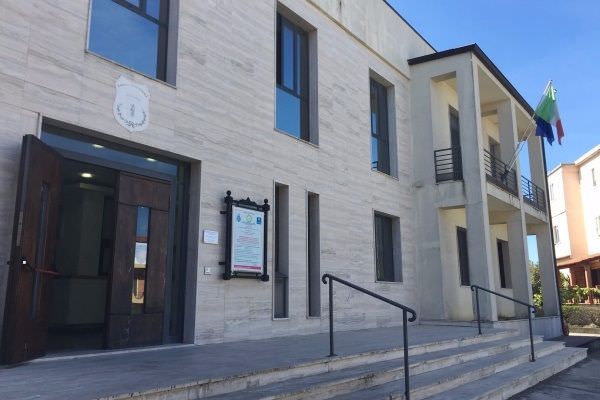 Scandale, denuncia del sindaco: «Terrorizzano i miei candidati»