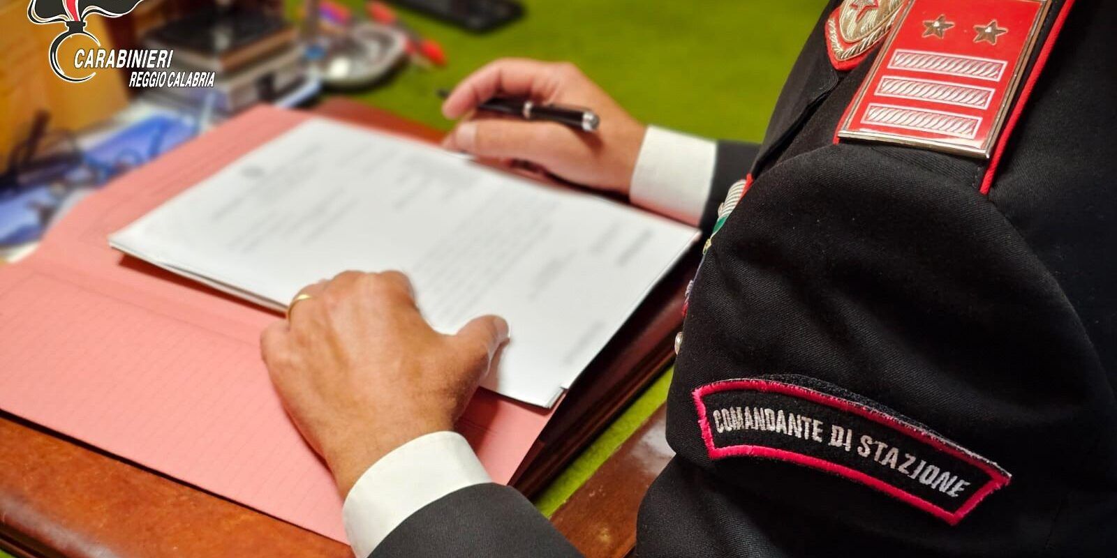 Violentava e aggrediva l’ex moglie, braccialetto elettronico per un uomo nel Reggino