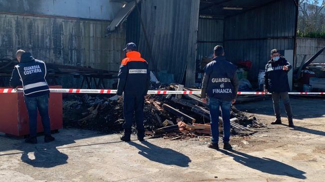 Metalli pesanti nel suolo e in mare, torrente avvelenato e maxi sequestro nel Vibonese
