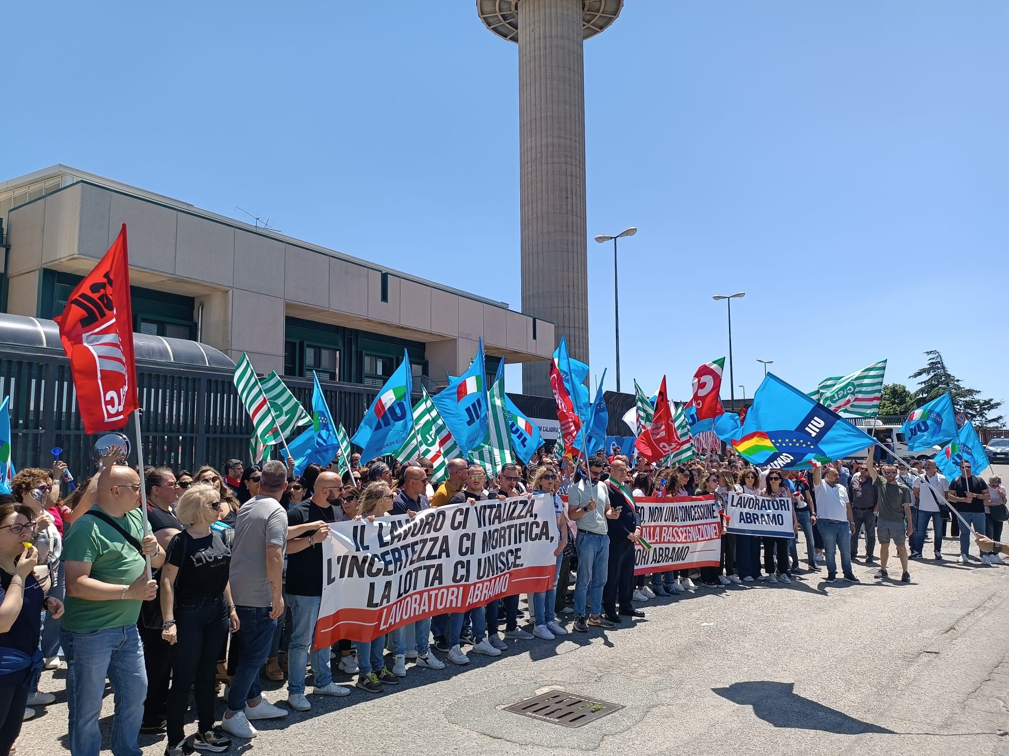 Abramo Customer Care, esulta la politica calabrese (di centrodestra). Mancuso: Occhiuto proattivo