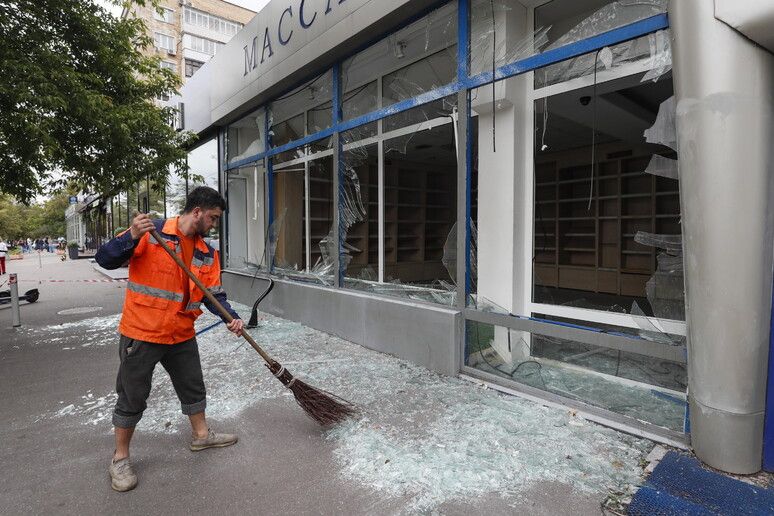 Attacco con droni su Mosca, colpiti due edifici