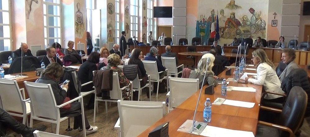 Cosenza, Consiglio comunale aperto per una riflessione sui femminicidi – VIDEO