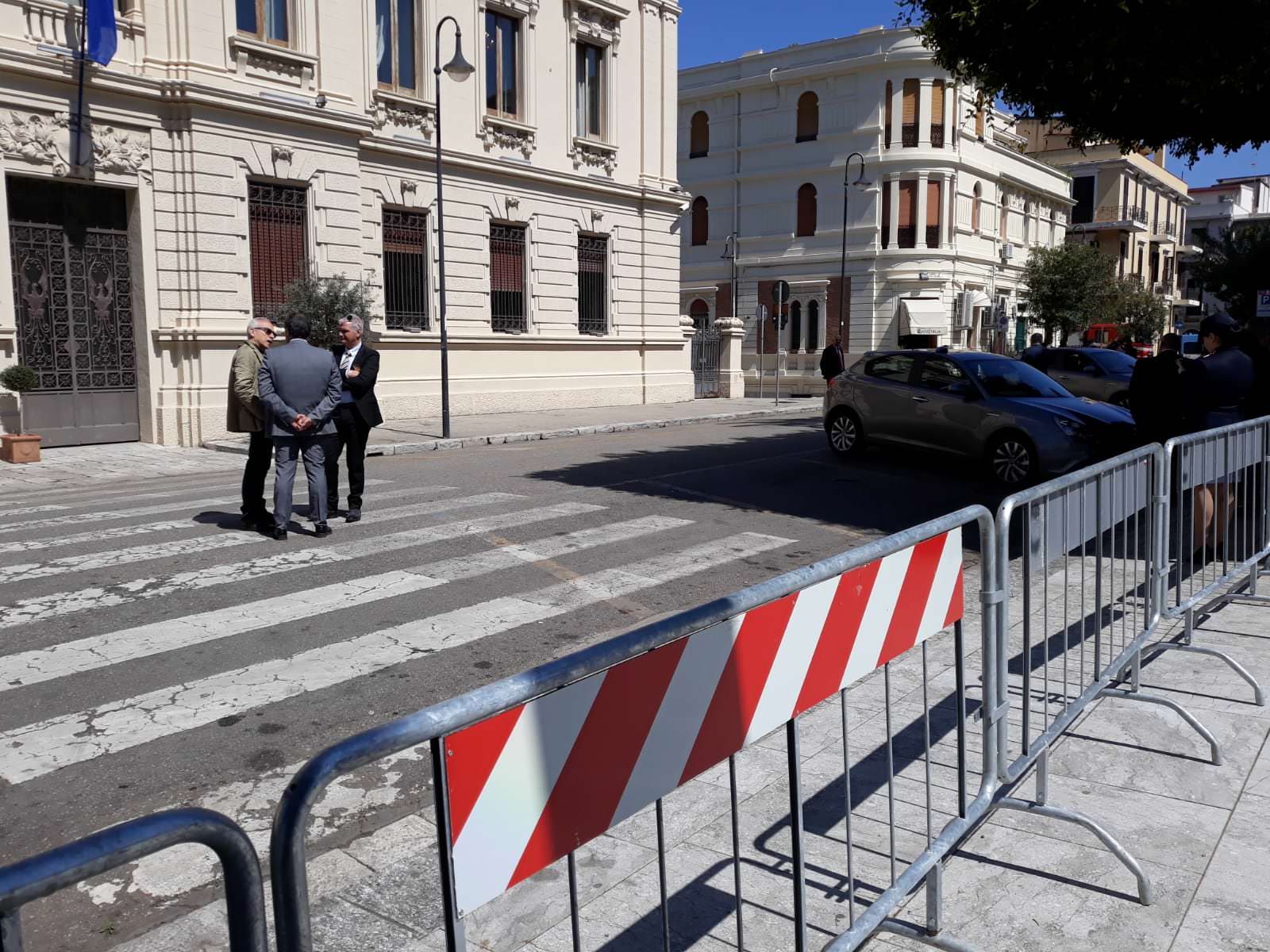 Reggio blindata, il Cdm slitta alle 15. Conte visiterà l'ospedale