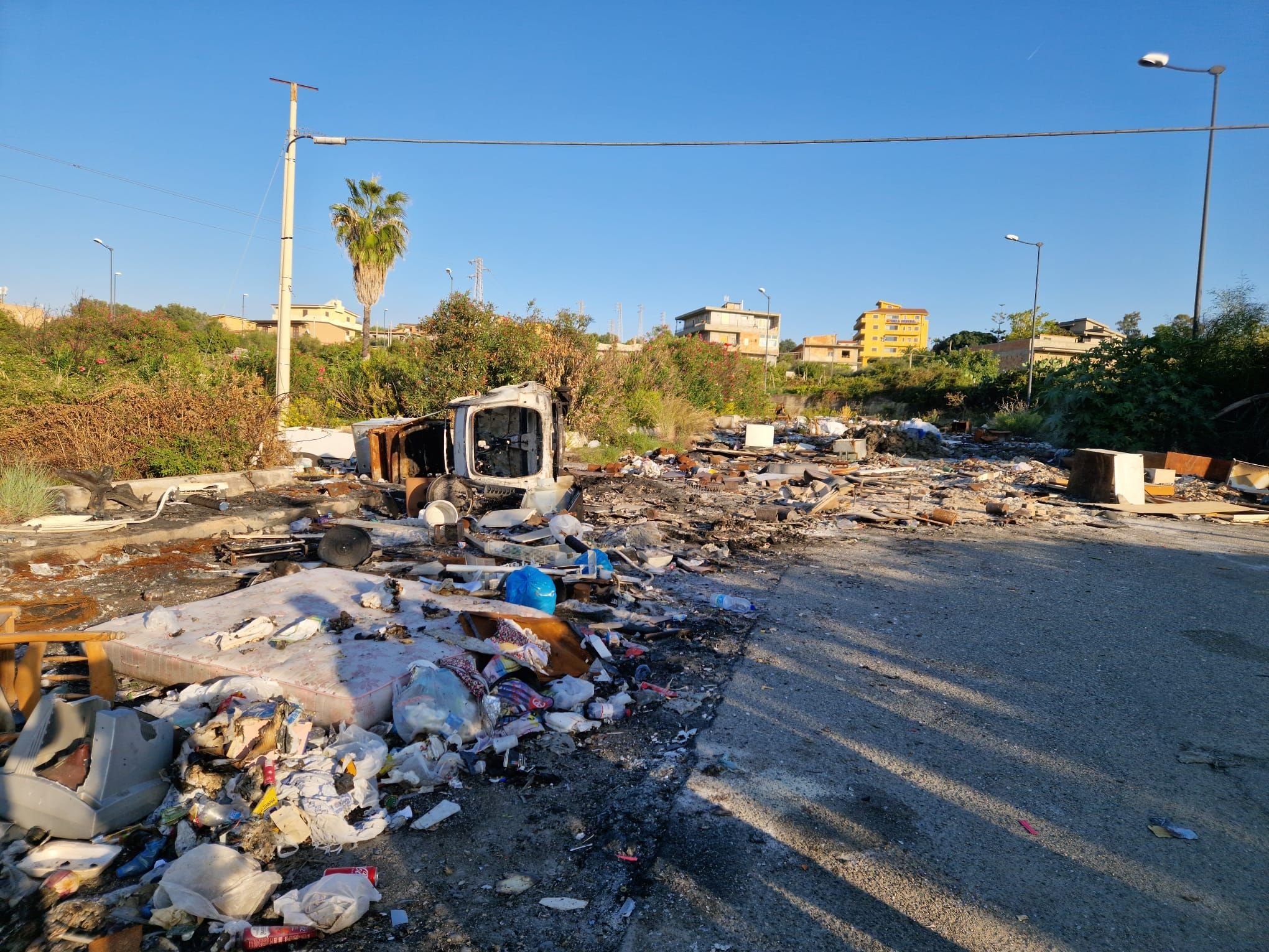 A Reggio l’emergenza nel quartiere Arghillà: tra criminalità, rifiuti in fiamme e disservizi