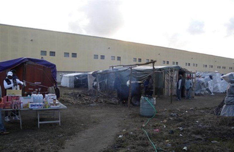 Immigrato ucciso, «doppia aggressione prima dello sparo»