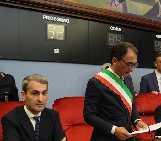 Catanzaro, il "lanciafiamme" di Abramo sui "malpancisti"