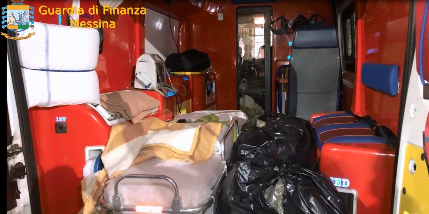 Droga nell’autoambulanza proveniente da Villa, maxi sequestro a Messina – VIDEO