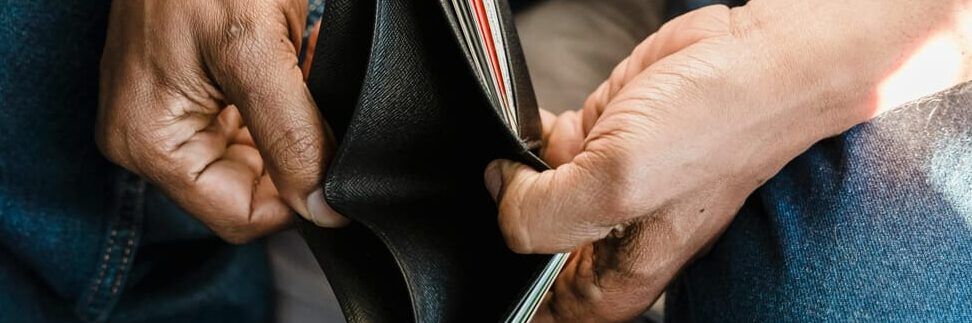 Giudice ordina di cancellare i debiti di una famiglia