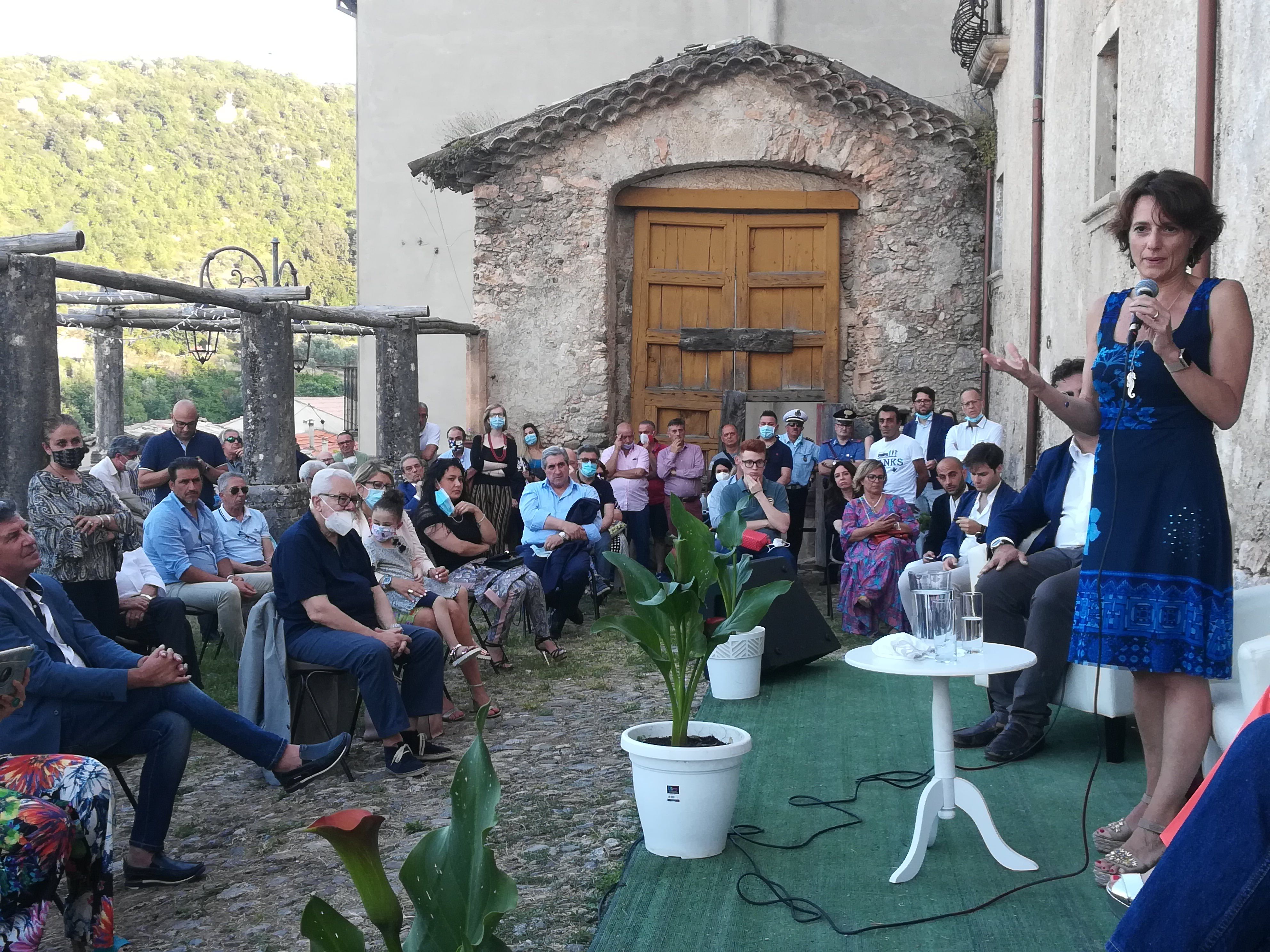 Italia Viva mette radici in Calabria, il ministro Bonetti tiene a battesimo la prima uscita – VIDEO