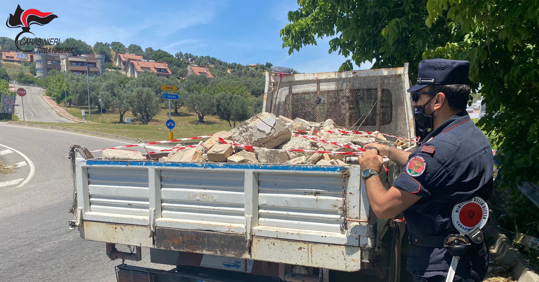 Trasporto di rifiuti non autorizzato: controlli e sanzioni dei carabinieri forestali