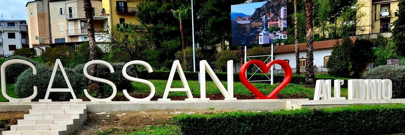 Quei ragazzi che aspettano sui cubi di cemento della Piana di Sibari
