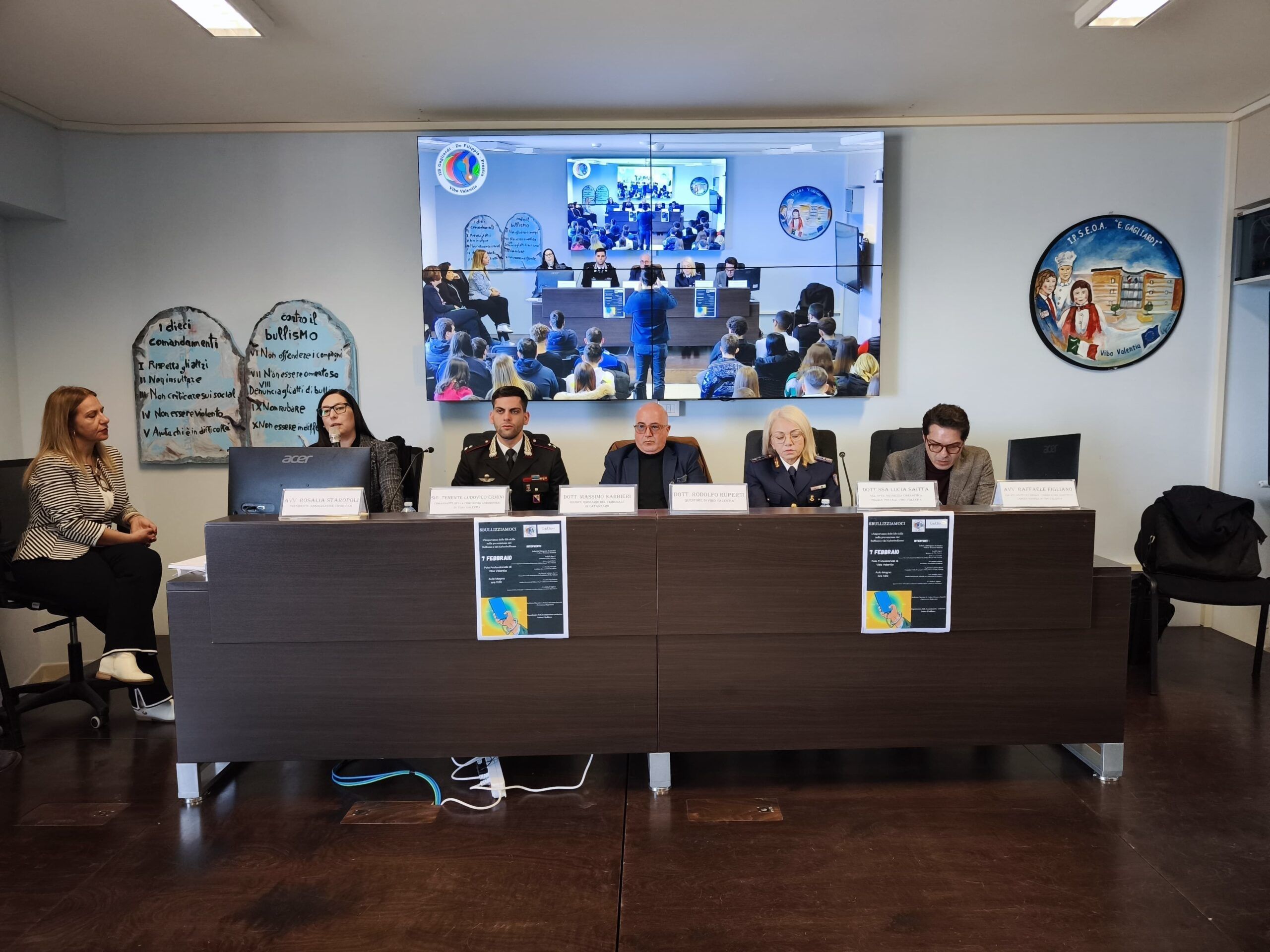 A Vibo un convegno sul bullismo e i rischi del web. «Anche un “like” a un insulto può avere conseguenze» – FOTO