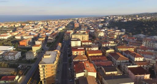 Mirto Crosia, l’ora della fiducia: finora tutti negativi i tamponi alla ludoteca