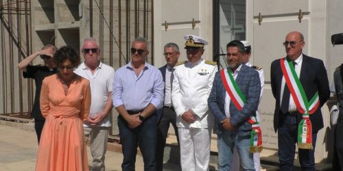 Reggio Calabria, al cimitero di Armo la sepoltura dei migranti morti nel naufragio