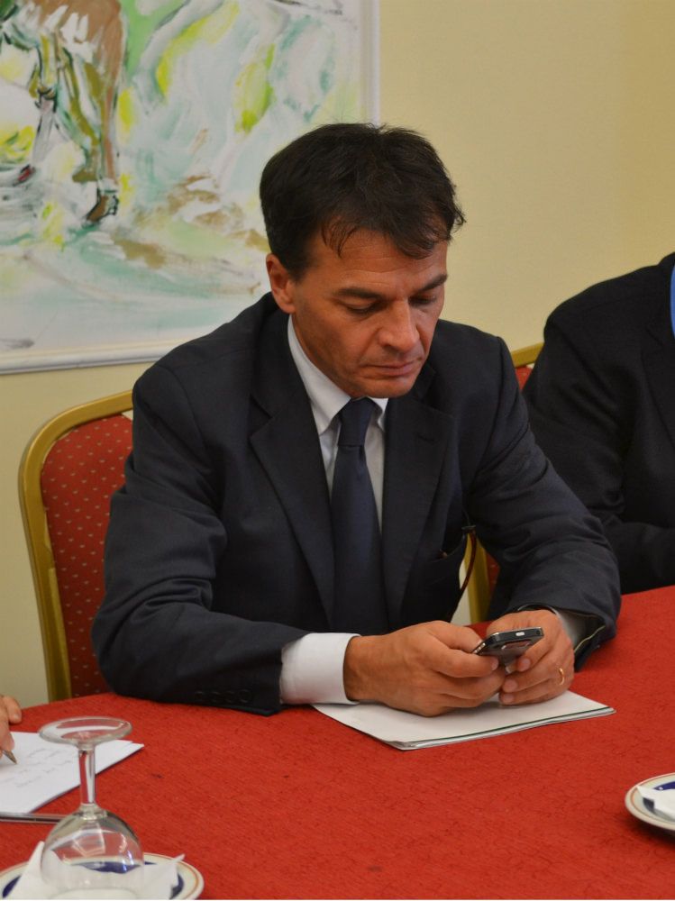 Pd, primo faccia a faccia dopo il rinvio del congresso