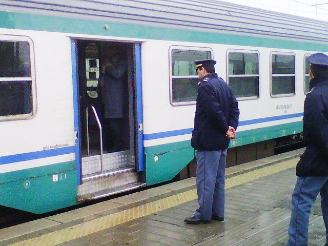 Aggrediscono il capotreno, arrestati 4 immigrati