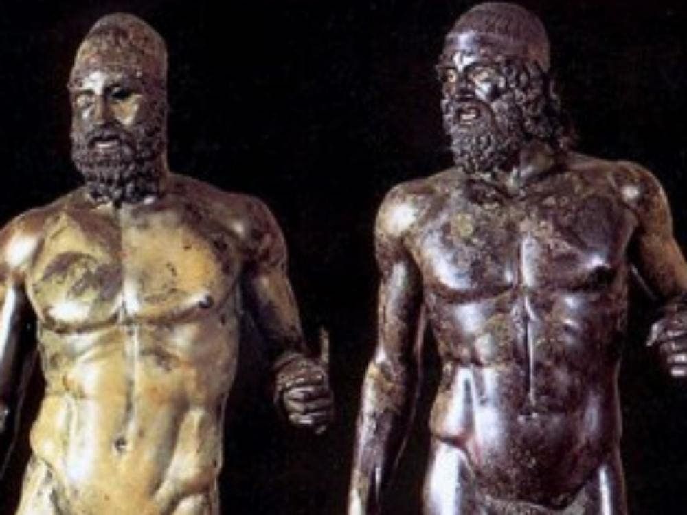 Domenica gratuita ai musei, 1300 visite per i Bronzi