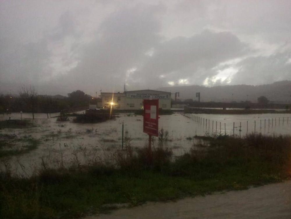 MALTEMPO | Niente acqua, autobotte al lavoro a Catanzaro