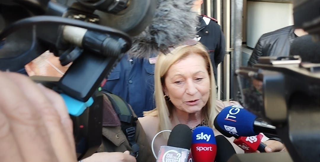 Le domande del legale di Internò su Hiv e depressione. Donata Bergamini: «Non hanno avuto pietà nemmeno del suo corpo»