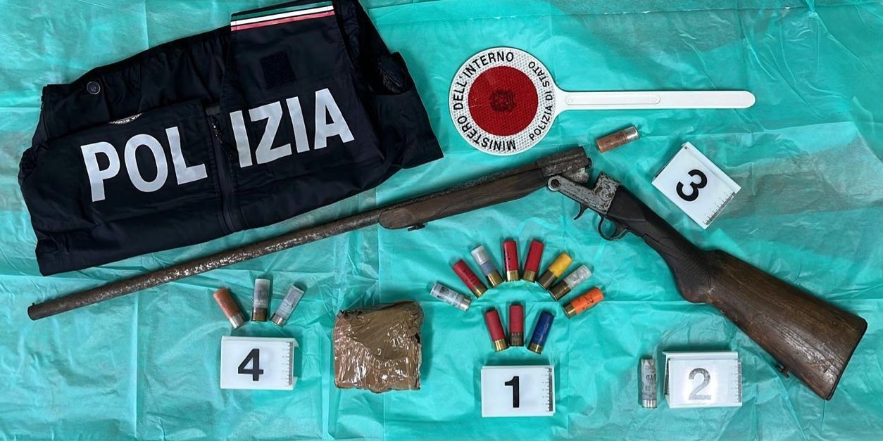 Nascondeva un fucile e munizioni sotto un cumulo di paglia, uomo arrestato a Serra San Bruno